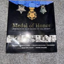 Medal of Honor : Portraits of Valor Beyond the Call of Duty by Tom Brokaw (2003,