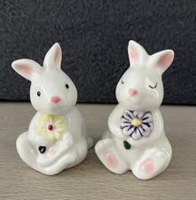 Ceramic Cute Bunny Rabbits Holding Flowers Salt and Pepper Shakers Easter NWOT
