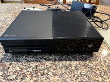 Microsoft Xbox One 500GB Console Bundle (excellent condition)