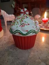 Vntg Ceramic CHRISTMAS CUPCAKE🎄🎅 🧁 Candle By KOHLS Vanilla Scented SO SWEET!