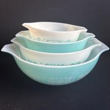 Vtg Set of 4 PYREX Amish Butterprint Cinderella Nesting Mixing Bowls Turquoise