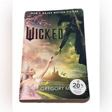 (Wicked by Gregory Maguire) Fantasy Book
