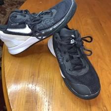 Nike kyrie aq3413-001 Youth Size 3 Y