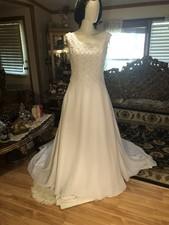 Stylish And Classy White Wedding Dress S12 Including A Veil 
