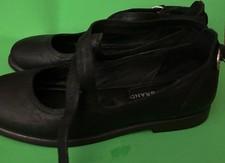 Womens Size 5M Black Mary Jane Flats With Cross Strap Closure 