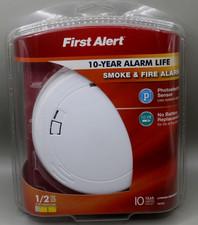 First Alert PR710 Photoelectric Smoke Fire Alarm White