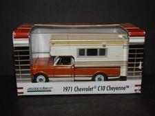 1971 Chevy C10 Cheyenne DK Orange & White Slide In Camper RR Greenlight 1/64 MIB