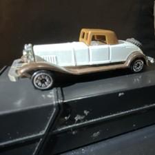 Vintage Style Diecast Model Car White Brown Coupe Classic Collectible Vehicle