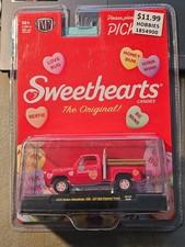 M2 MACHINES 1:64 1978 DODGE ADVENTURER 150 L['L RED EXPRESS TRUCK PINK CHASE NIP