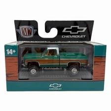 M2 MACHINES 1973 CHEVY CHEYENNE SUPER 20 SQUAREBODY 4X4 Green / Wood grain R103