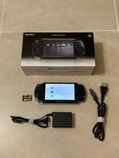 Sony PSP-2000 Console Piano Black  Complete in box Region free - Near Mint