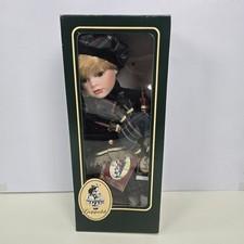Geppeddo Porcelain Doll Ian Bagpipe Boy Scottish Dolls of The World NIB 16"...