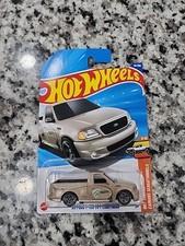 Hot Wheels 99 Ford F-150 SVT Lightning 94/250 Hw Hot Trucks Series