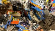 Matchbox and Hot Wheels SOLD BY THE POUND *ALL NEW / Loose and Damaged Packaging