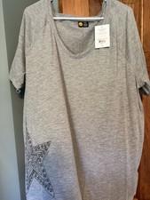 Life Is Good NWT Women XL T-Shirt Lt. Grey Heather with Design at Bottom right