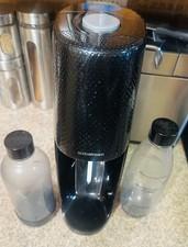 Soda Stream Fizzi Machine Black with 2 bottles!!!!