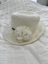 Vintage Betmar New York Woman’s Cream Knot Hat With Accent Flower. 
