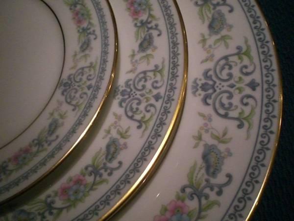 58 piece service for 12 Lenox Oxford china Fontaine pattern