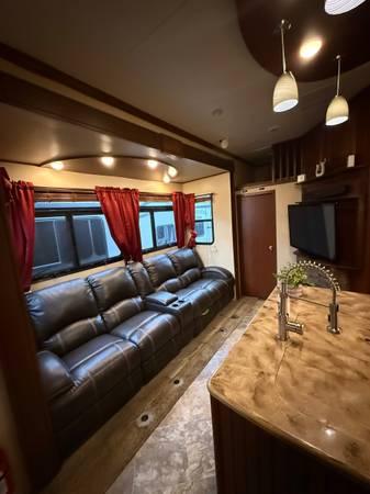 2015 Forest River Vengeance Touring 38L13 43’ F/W Toy Hauler 11