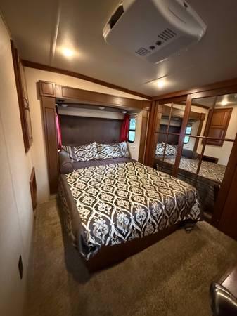2015 Forest River Vengeance Touring 38L13 43’ F/W Toy Hauler 20