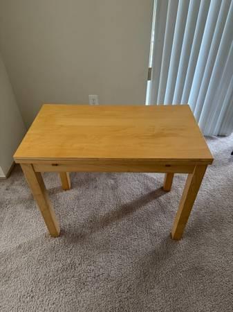 EXPANDABLE DINING TABLE – PERFECT FOR SMALL SPACES 4