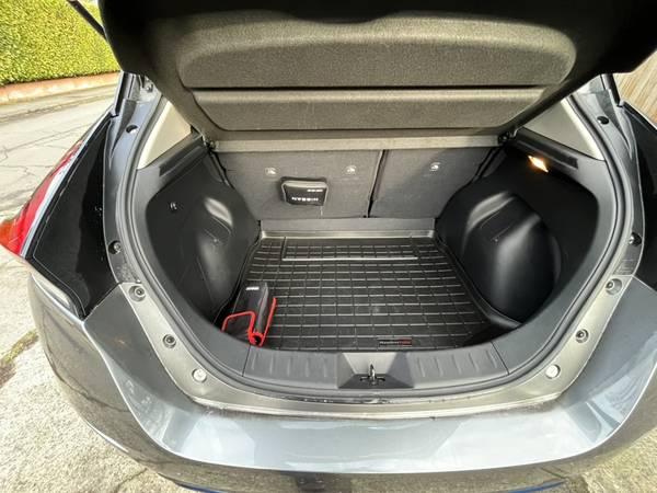 2022 Nissan Leaf SV 10