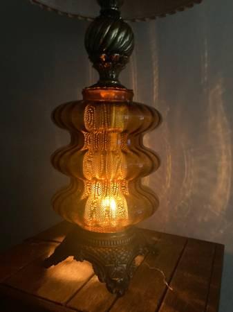 Vintage Amber Glass Tabletop Lamp Nightstand 18