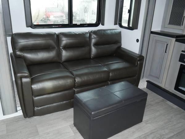 2022 Keystone Montana 3763BP 14