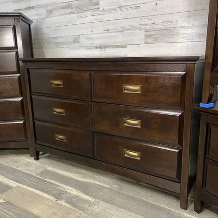 4pc Bedroom Dresser Set *delivery available* 5