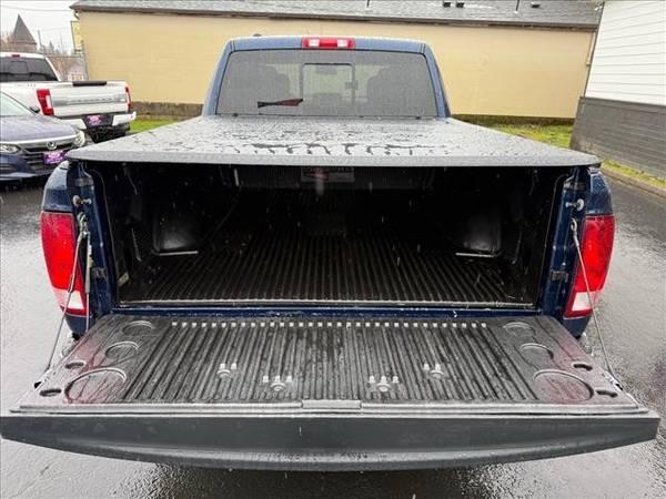 2020 RAM 1500 Classic 4x4 4WD Truck Dodge SLT Crew Cab 6.3 ft. SB Pickup 8