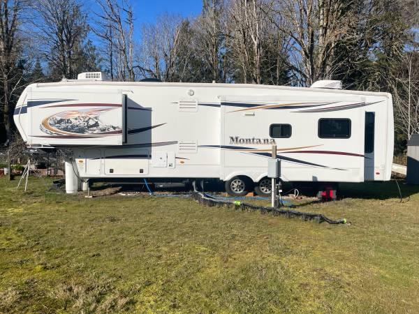 2012 Keystone Montana Hickory 38ft