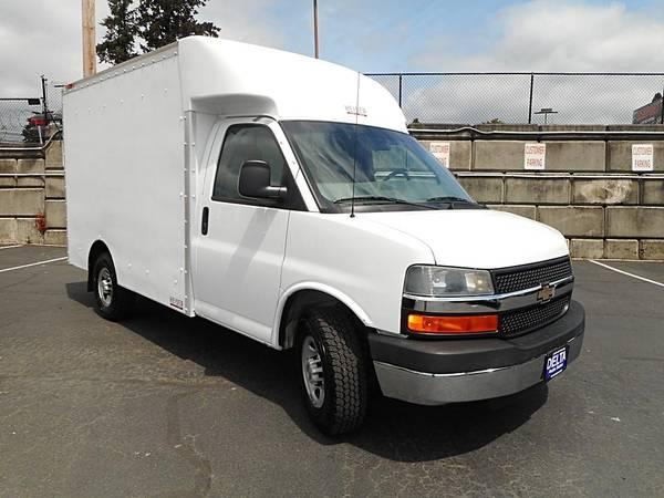 2007 Chevrolet Express Comm Cutaway 139 WB SRW Box Van 1 Owner Shelfs