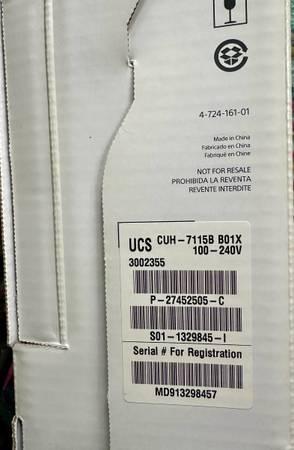 PS4 Pro 1TB (excellent condition, includes all cables and controller, in origina 8