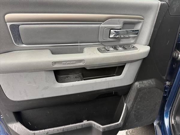 2020 RAM 1500 Classic 4x4 4WD Truck Dodge SLT Crew Cab 6.3 ft. SB Pickup 17