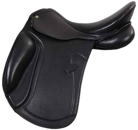 Horse Dressage Saddle 17" Like New! 2
