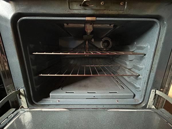 Slide in General Electric Gas Stove 3