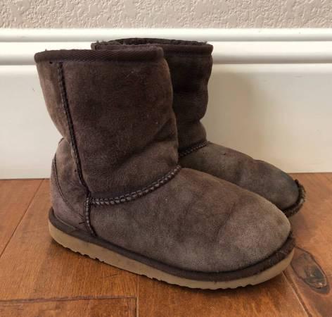 UGG Boots Kids Size 2