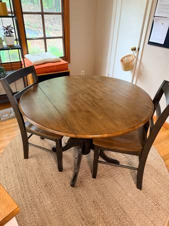42" round dining table with 2 matching chairs