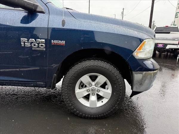 2020 RAM 1500 Classic 4x4 4WD Truck Dodge SLT Crew Cab 6.3 ft. SB Pickup 11