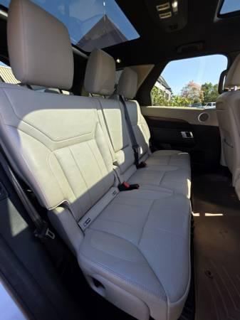 2019 Land Rover Discovery 1-Owner 4x4 4WD Hse Sport Utility 4d  Superc 13