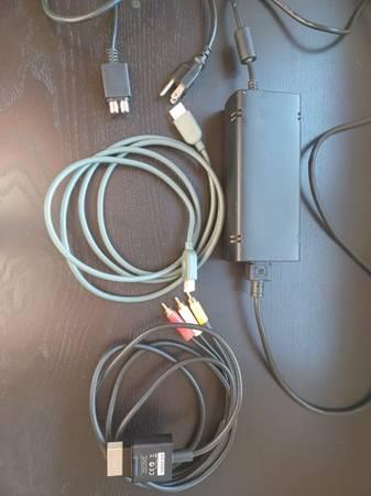 Xbox 360 S 250GB w/ games and wired controller 7