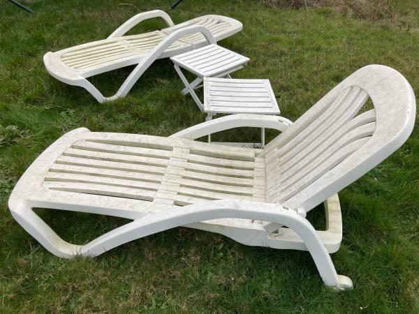 Outdoor lounge chairs and side tables set, all adjustable