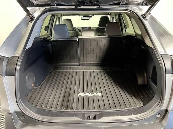 2019 Toyota RAV4 XLE Premium EASY FINANCING! 24