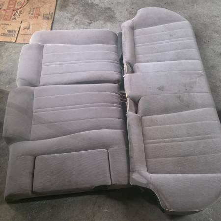 Parting out a reliable 1996 Toyota Camry. Lots of good body & interior 15