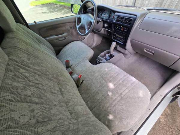 2002 Toyota Tacoma Base 2dr Standard Cab  SB Pickup Truck 21