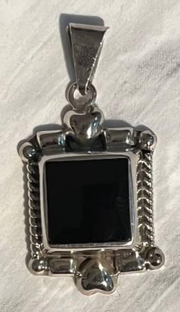 Sterling silver and black onyx pendant 3