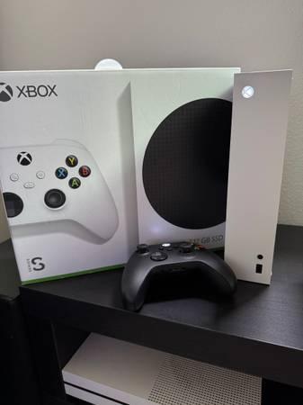 (Like New) Xbox One Series S 512gb SSD Console + Extra Controller