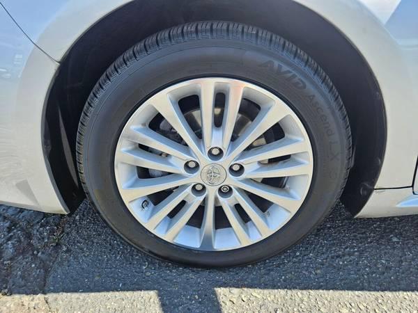**Super Sale** 2013 Toyota Avalon Hybrid Limited **We Finance** 8