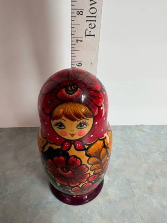 VINTAGE  NESTING DOLLS 10