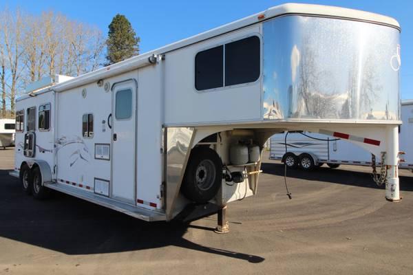 2005 Logan Coach 7308 Living Quarters 3 Horse Trailer 8